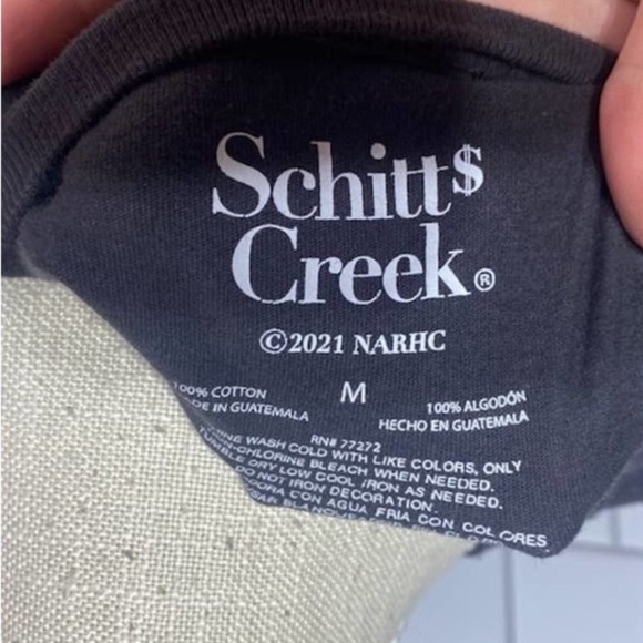 *final consigns tommorow Schitts Creek Rose Apothecary T-Shirt Med. - Picture 3 of 3